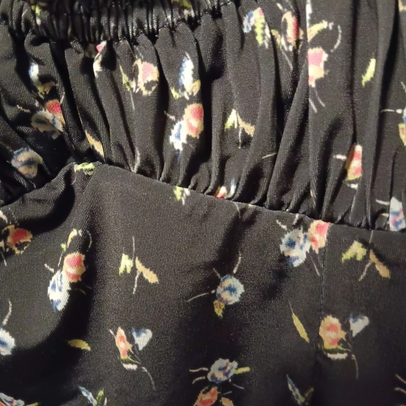 Urban Outfitters Black Floral Off-Shoulder Crop Blouse - Picture 5 of 11